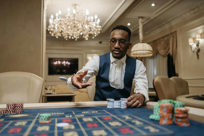 https://fridayrollcasino-at.com/